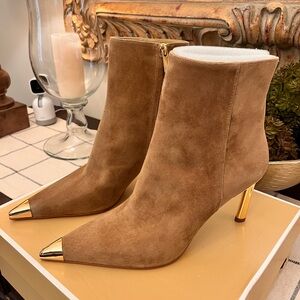 NIB Michael Kors Sze 9 Suede Pointed Toe Ankle Boots Gold Toe Cap/Heel Sexy Chic